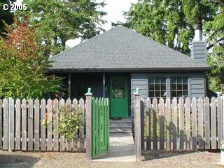 Property Photo: 762 G St OR 97138