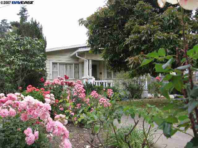 Property Photo:  584 Kenilworth Ave  CA 94577-2033 