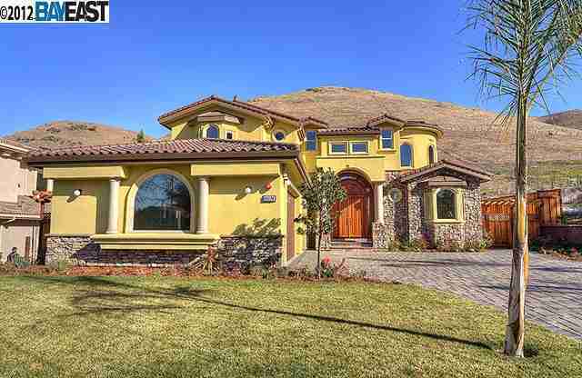 Property Photo:  40778 Canyon Heights Dr  CA 94539-3847 