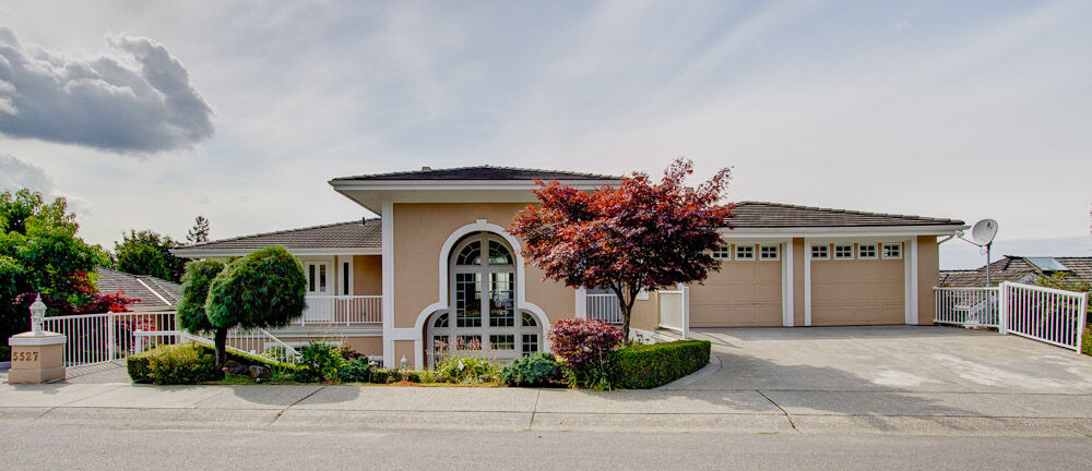 Property Photo: 5527 142nd Ave SE WA 98006