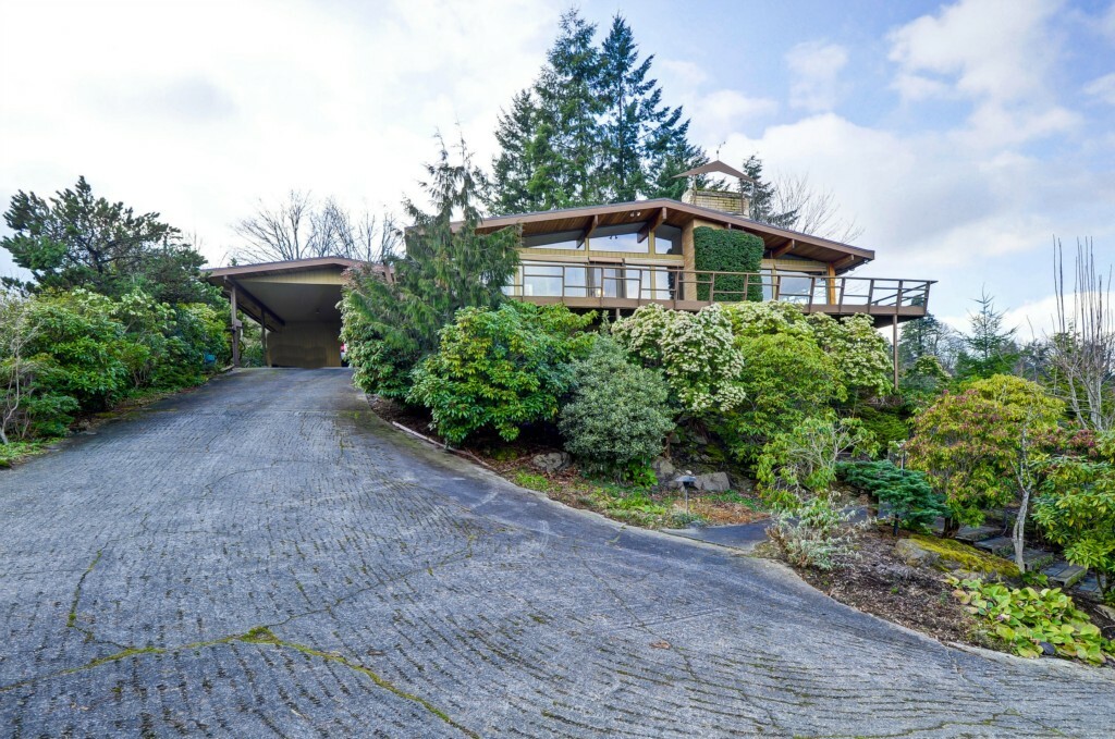 Property Photo:  415 Seneca Ave NW  WA 98057 