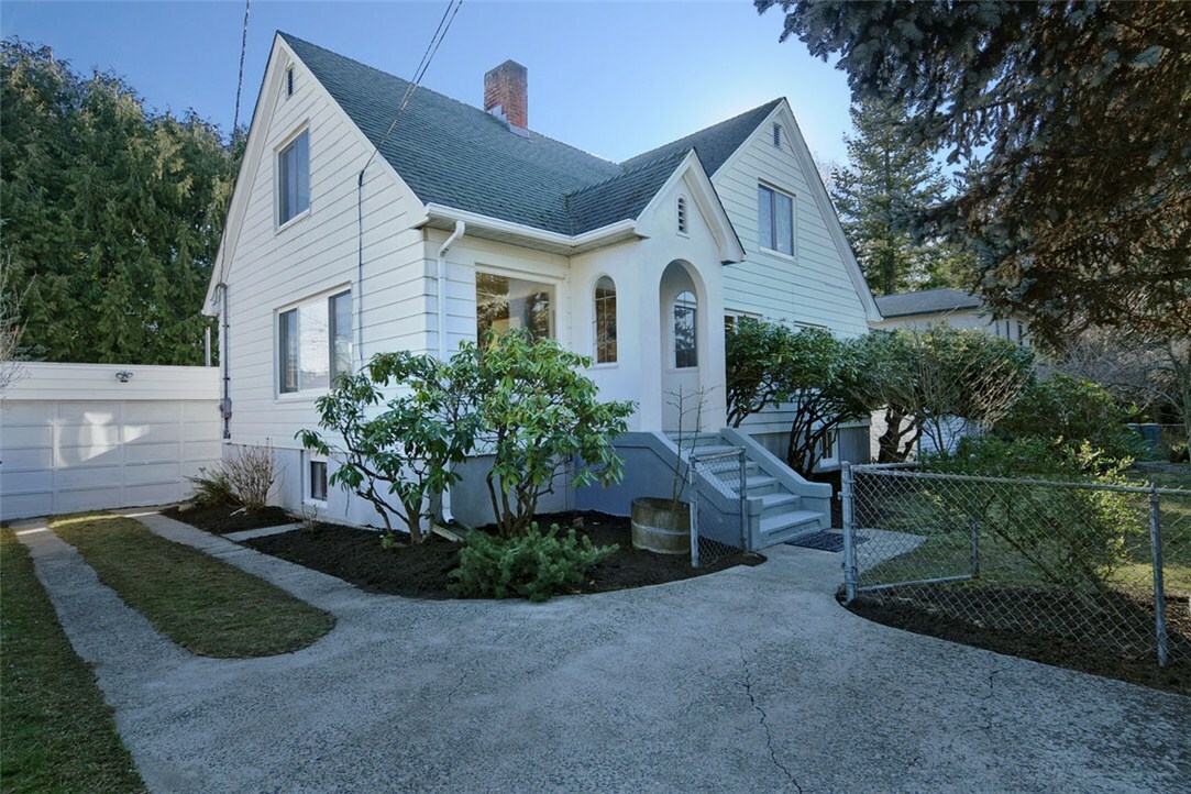 11730 19th Ave NE  Seattle WA 98125 photo