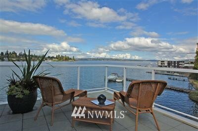 Property Photo: 4511 Lake Washington Boulevard NE 2 WA 98033