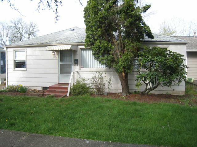 Property Photo:  2460 Alder St  OR 97405 