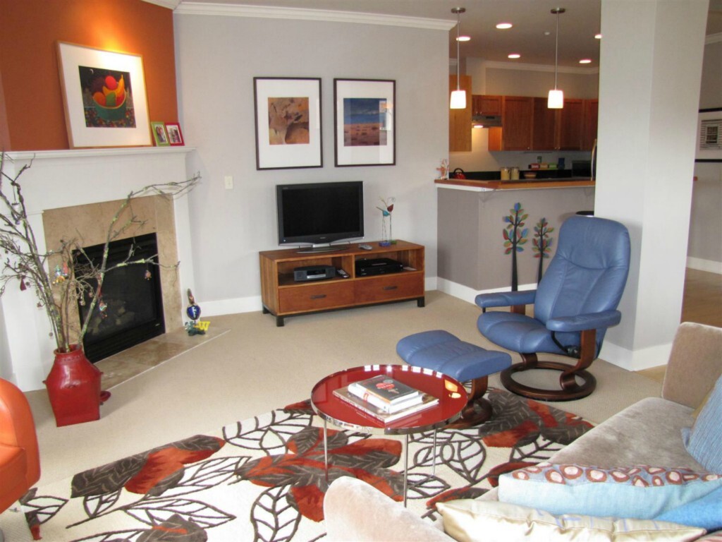 Property Photo: 940 Lawrence St 303 WA 98368