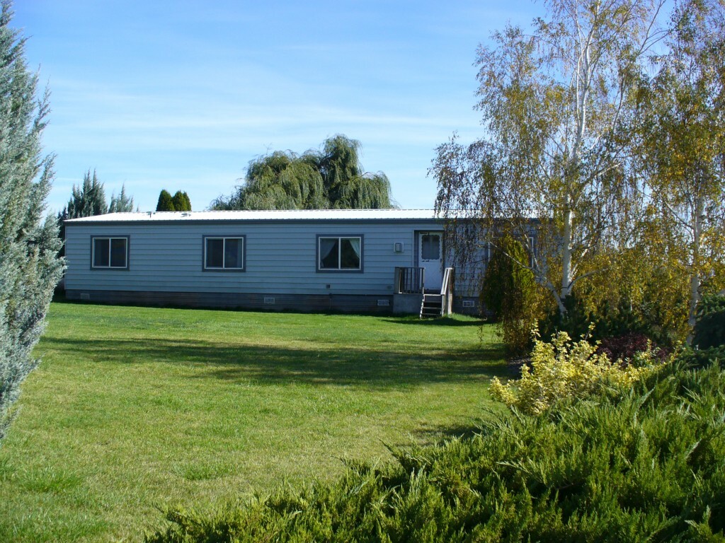 Property Photo:  670 Fairview Rd  WA 98926 