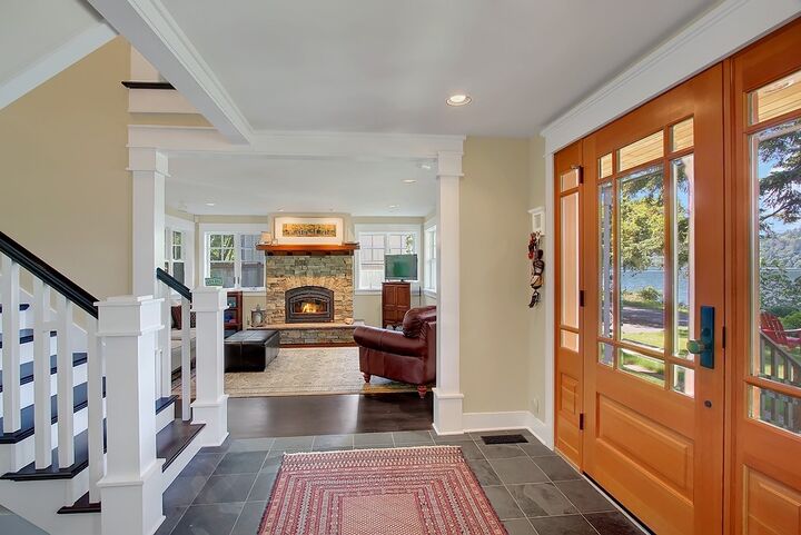 Property Photo:  4360 Crystal Springs Dr NE  WA 98110 