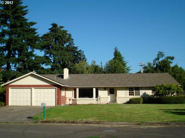 Property Photo:  641 Elwood Ct  OR 97401 