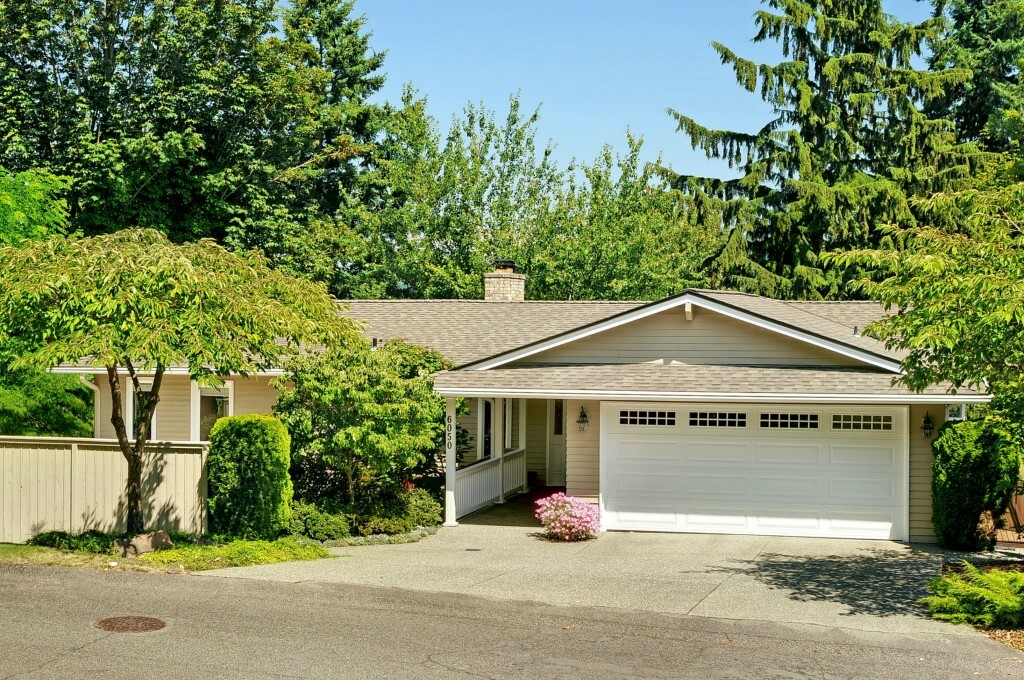 Property Photo:  6050 94th Ave SE  WA 98040 