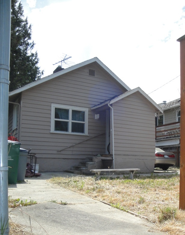 Property Photo:  323 SW 108th St  WA 98146 