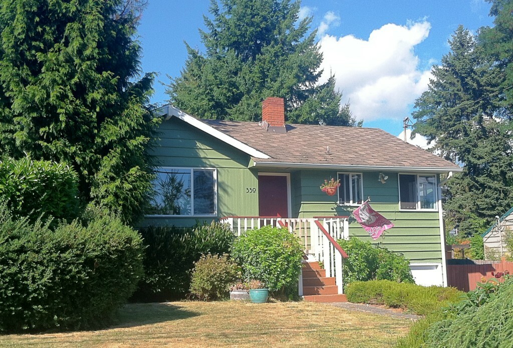 Property Photo:  330 7th Ave  WA 98033 