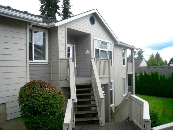 Property Photo: 16724 Cobblestone Dr 203 WA 98037