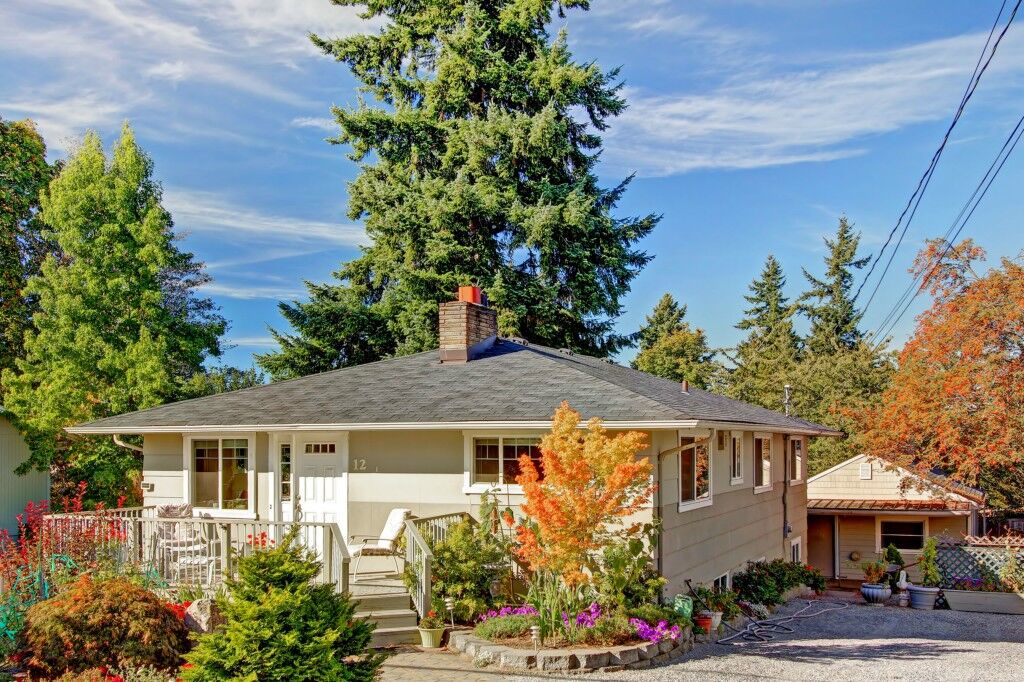 Property Photo:  12 19th Ave  WA 98033 