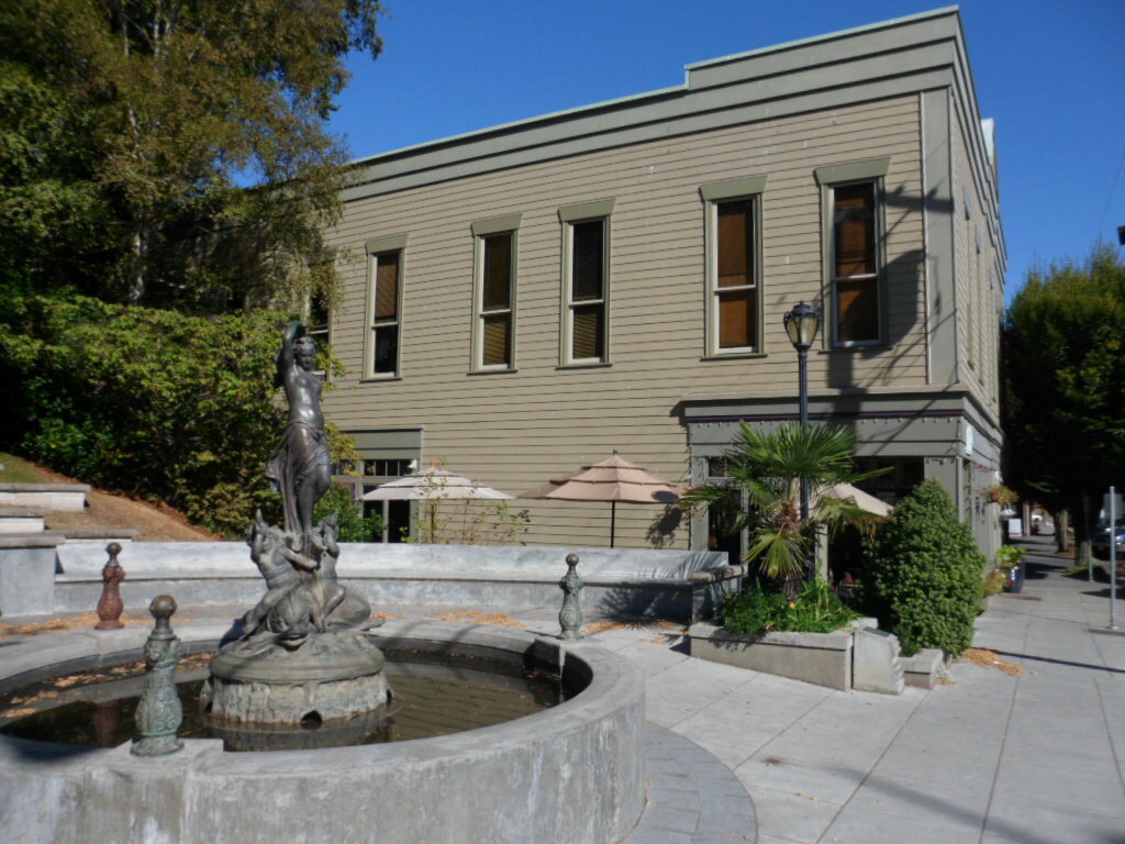Property Photo: 842 Washington St 211 WA 98368