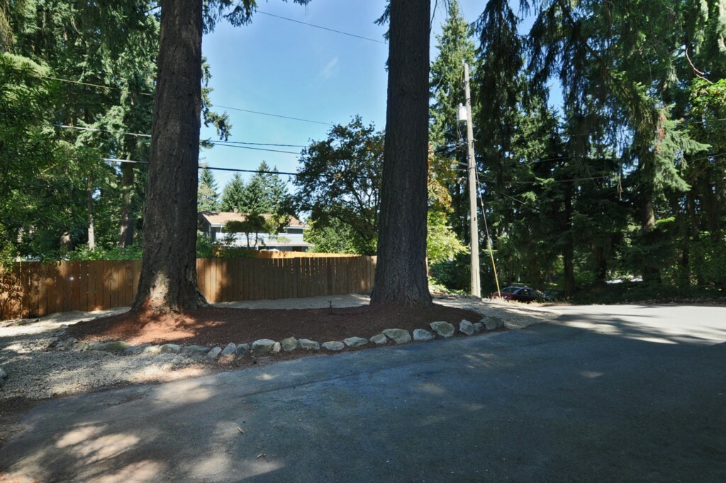 Property Photo:  1343 N 167th St  WA 98133 