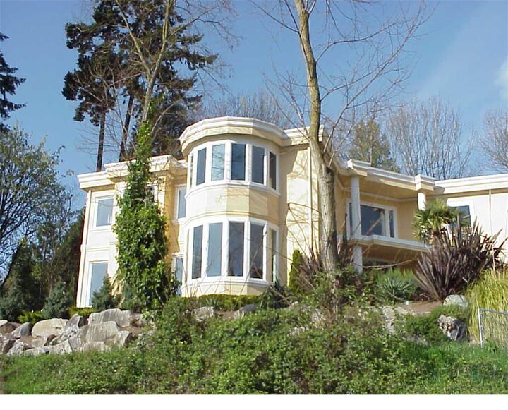 Property Photo: 10428 NE 43rd St WA 98033