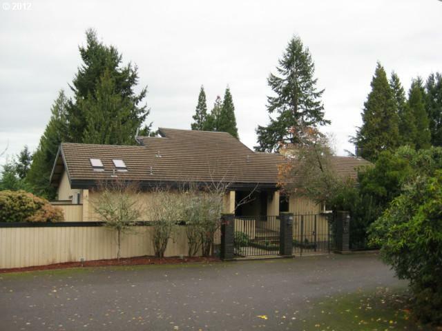 Property Photo:  655 W 35th Pl  OR 97405 