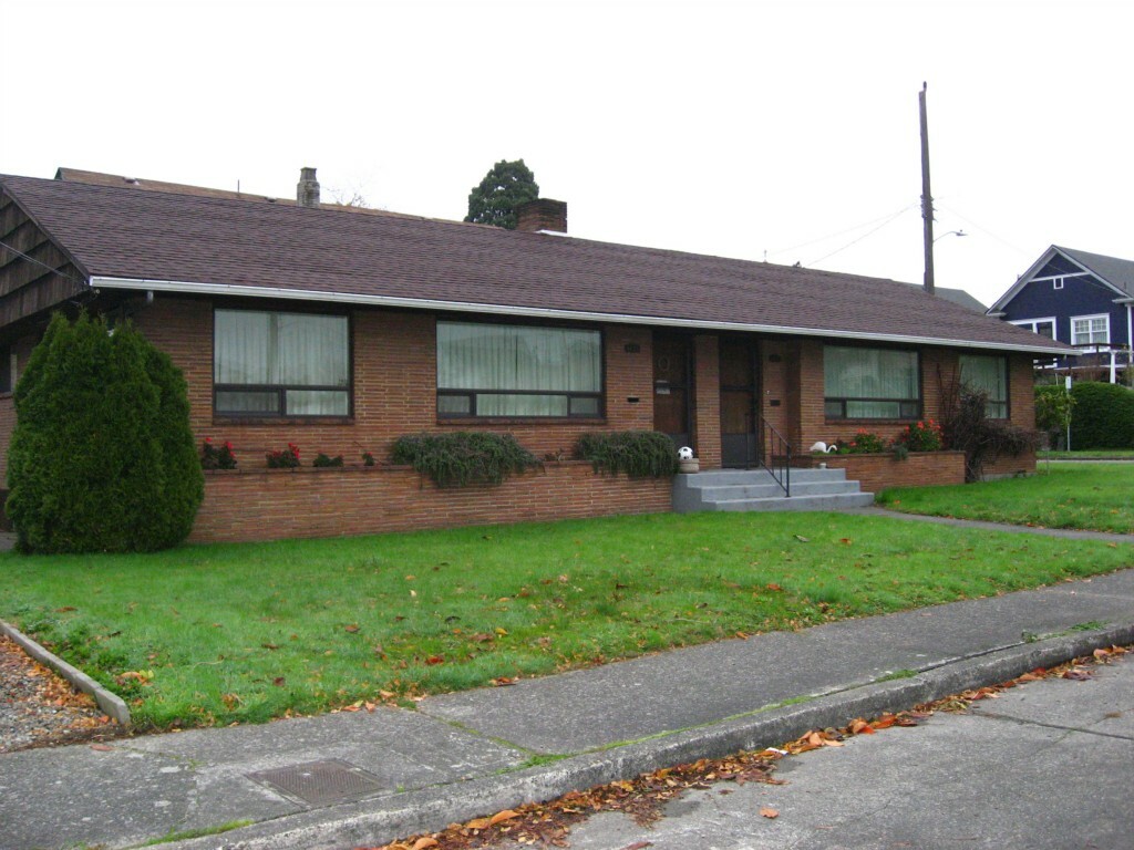 Property Photo:  1214 S McClellan St  WA 98144 