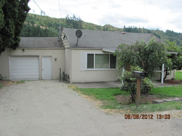 Property Photo:  5715 162nd Ave E  WA 98390 