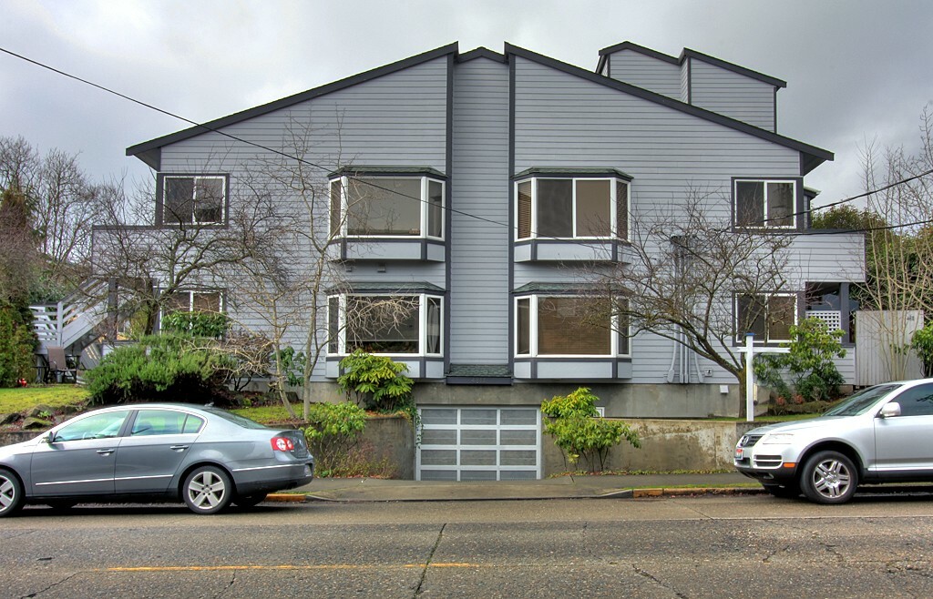 Property Photo:  4811 Phinney Ave N 202  WA 98103 