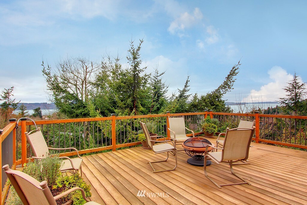 Property Photo:  6011 Central  Drive  WA 98275 