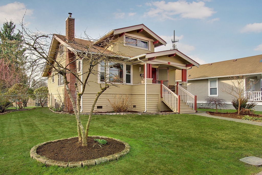 Property Photo: 2106 State Street WA 98201