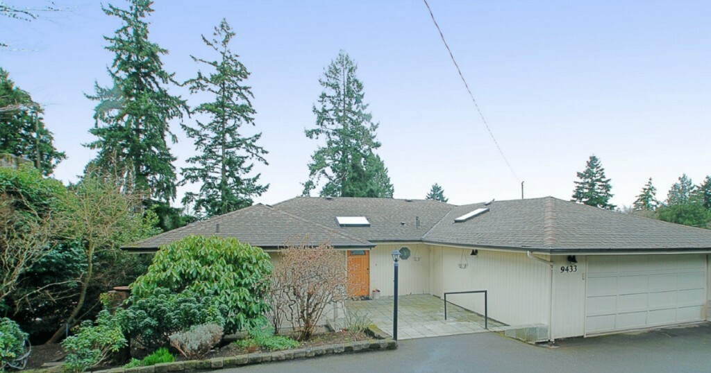 Property Photo:  9433 NE 1st St  WA 98004 