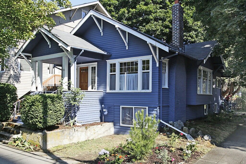 Property Photo:  720 NE 47th St  WA 98105 
