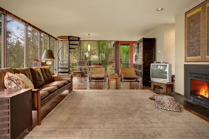 Property Photo:  4225 Holly Lane  WA 98040 