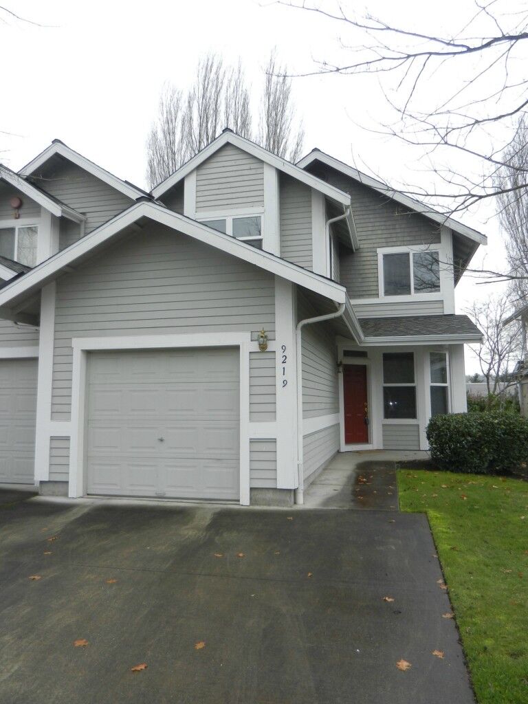 Property Photo:  9219 156th Place NE  WA 98052 