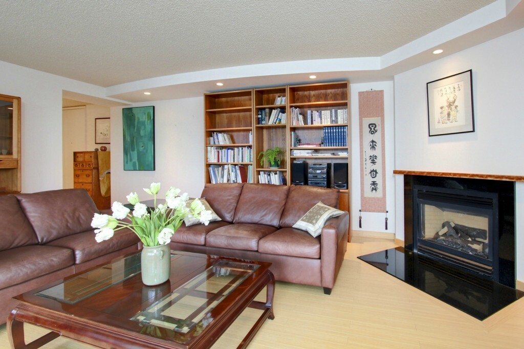 Property Photo:  6533 Seaview Ave NW A712  WA 98117 