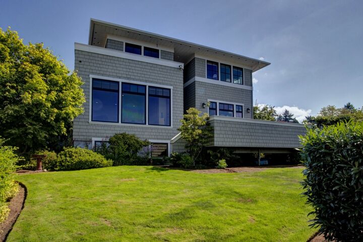 Property Photo: 2413 60th Ave SE WA 98040