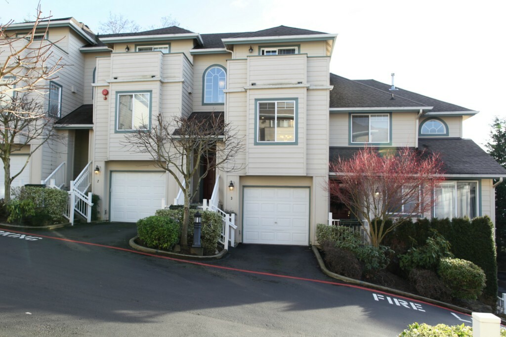 Property Photo:  821 Sunset Blvd NE B3  WA 98056 