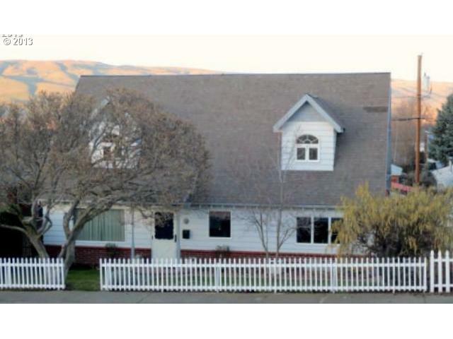 Property Photo: 811 W 11th OR 97058