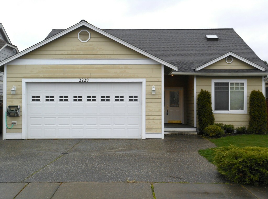 Property Photo:  2229 E Meadow Blvd  WA 98273 