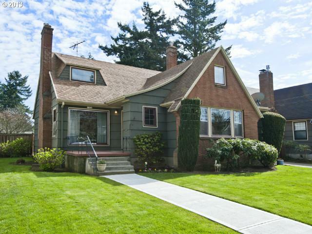 Property Photo: 1924 NE 61st Ave OR 97213
