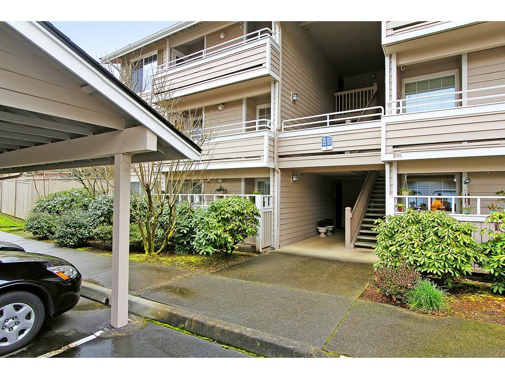 Property Photo: 14058 NE 181st St F102 WA 98072