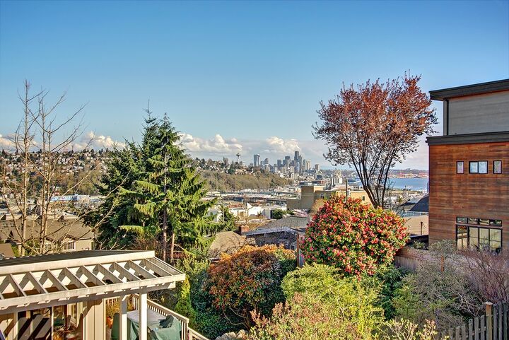 Property Photo: 2445 W Lynn St WA 98199
