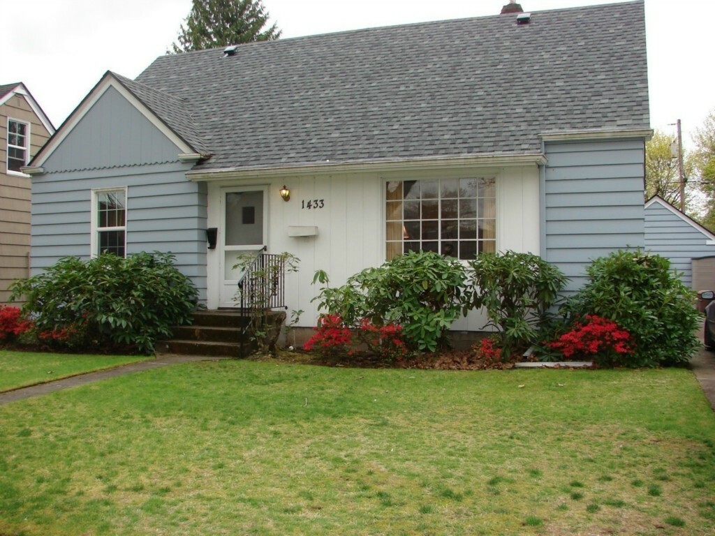 Property Photo:  1433 22nd Ave  WA 98632 