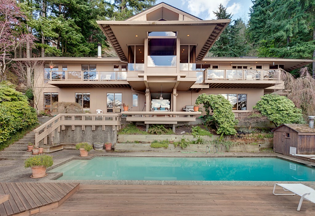 Property Photo: 7649 W Mercer Wy WA 98040