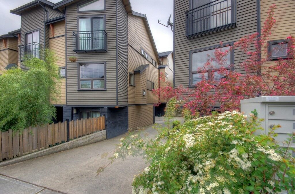 Property Photo: 5515 28th Avenue NW A WA 98107