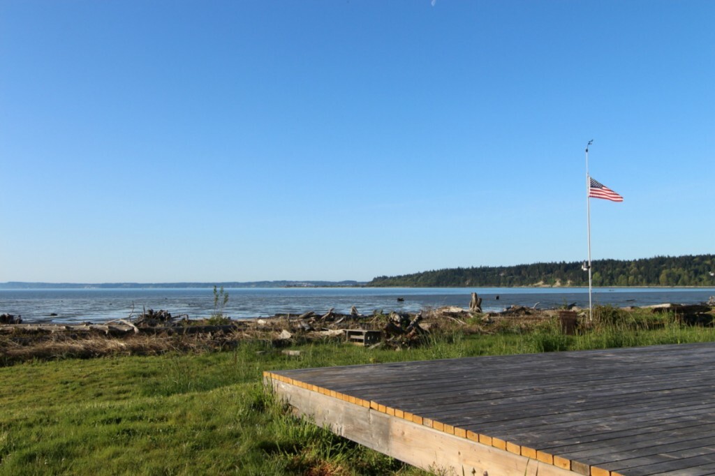 Property Photo:  816 E Livingston Bay Shore Dr  WA 98282 