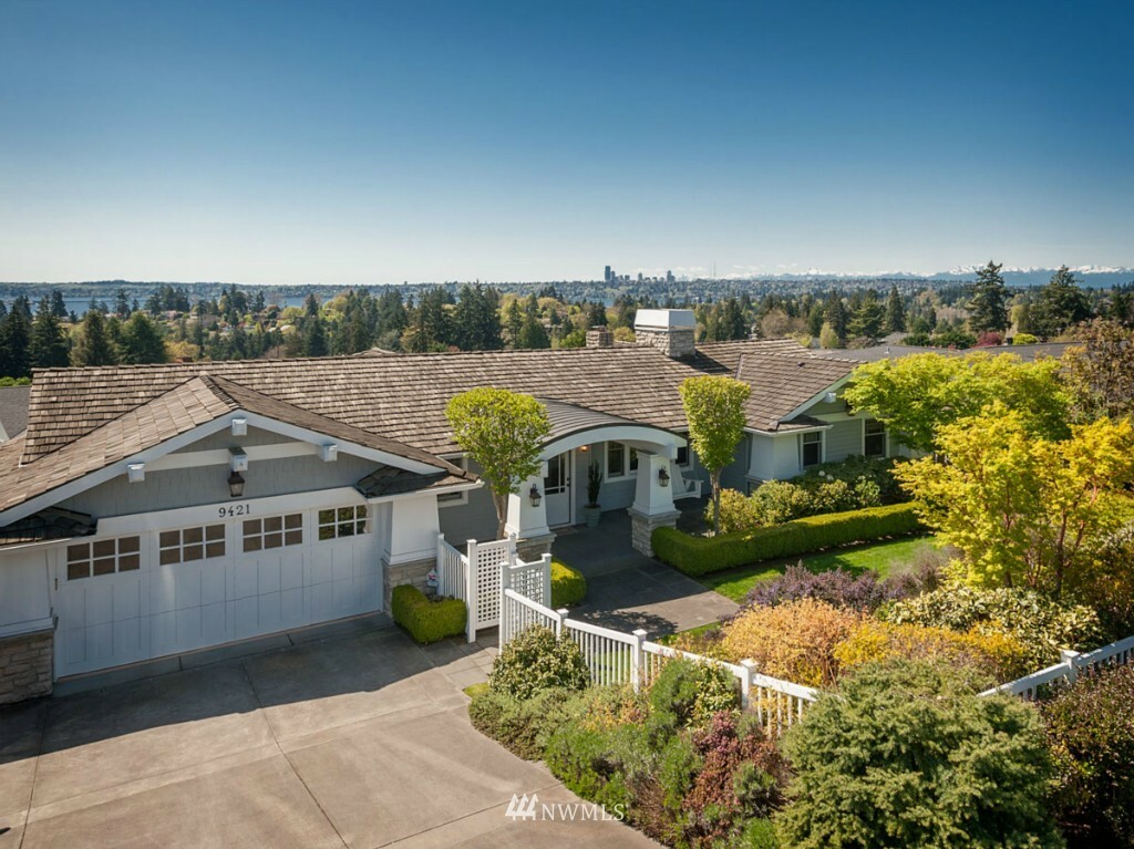 Property Photo:  9421 Vineyard Crest  WA 98004 