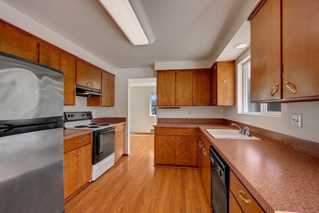Property Photo: 402 Wood Place WA 98203