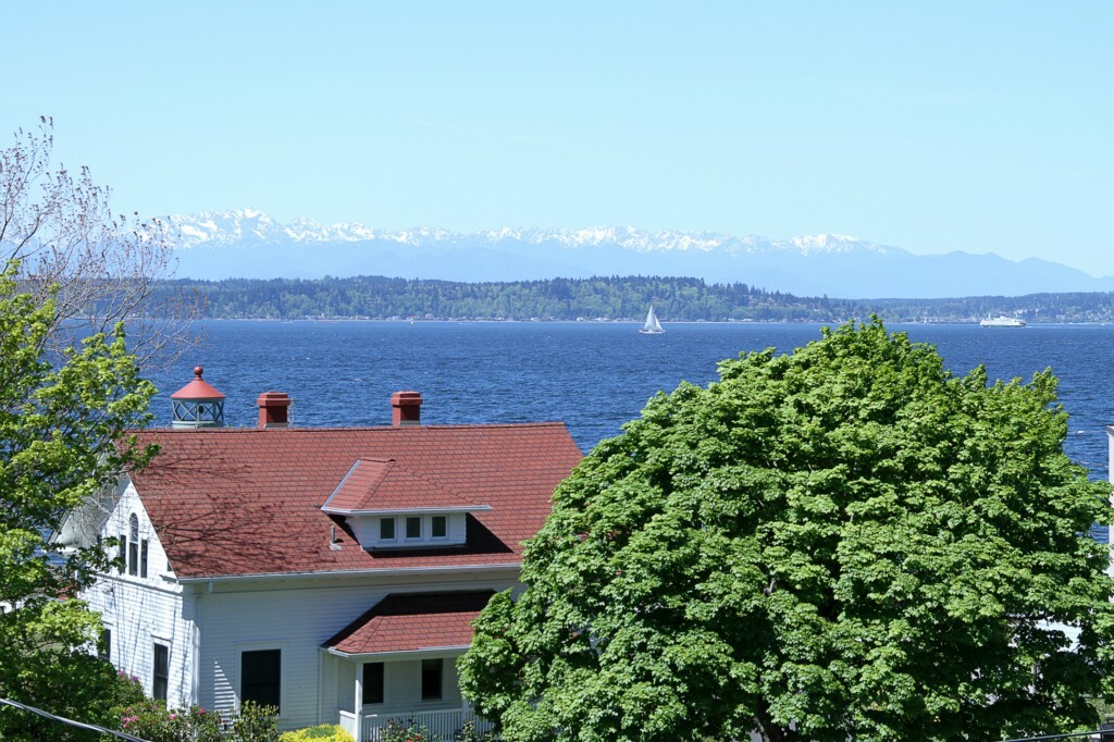 Property Photo: 3204 Alki Ave SW 5 WA 98116