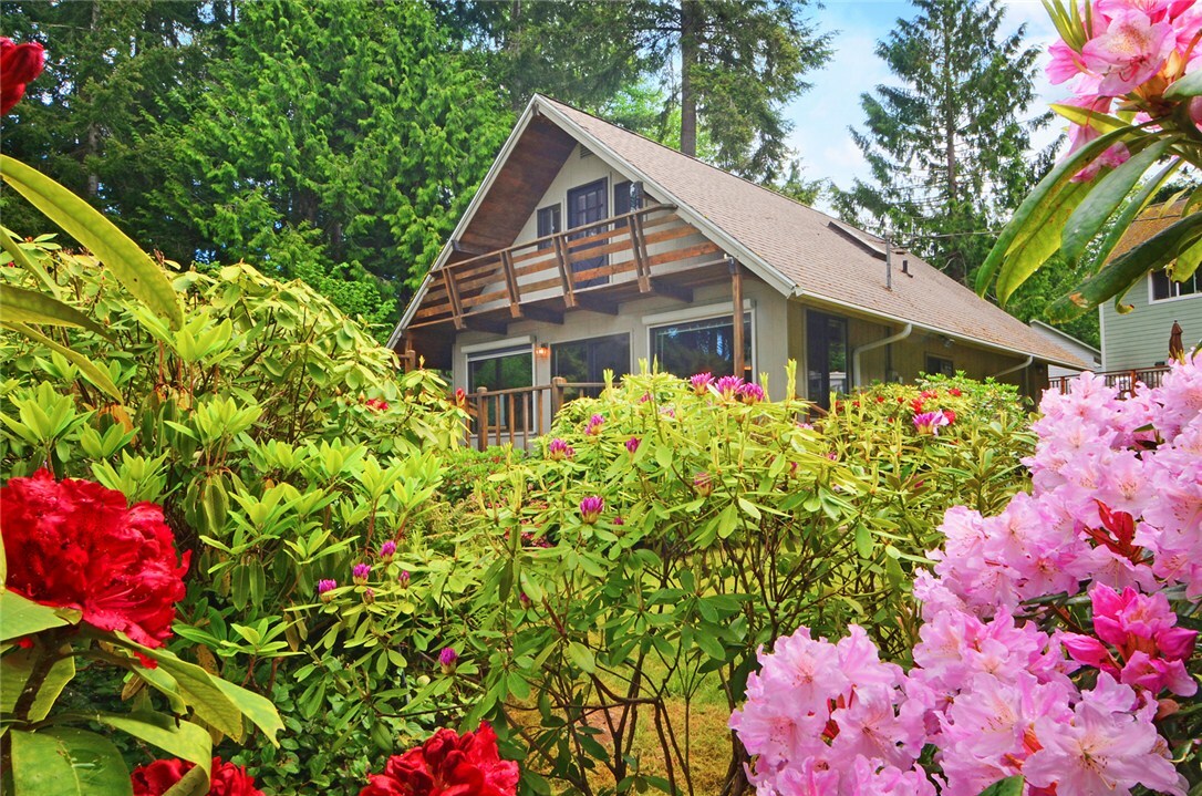 Property Photo:  4990 Hood Canal Place NE  WA 98340 