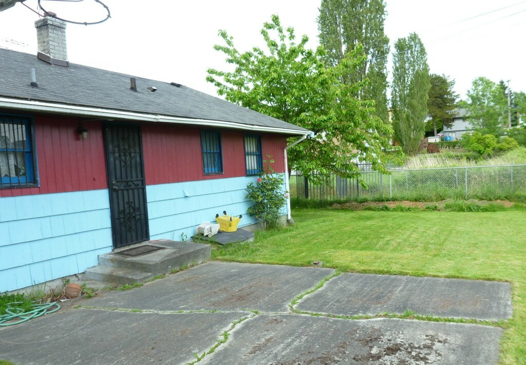 Property Photo:  3035 S Dakota St  WA 98108 