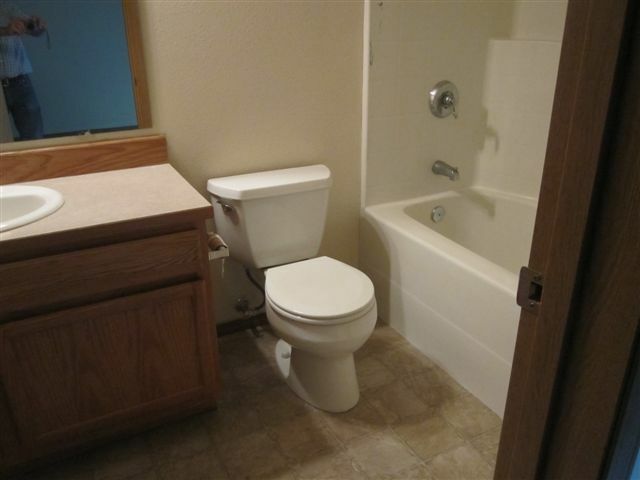Property Photo: 2205 N Cobblefield St WA 98926