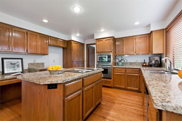 Property Photo: 5814 147th Ave NE WA 98007