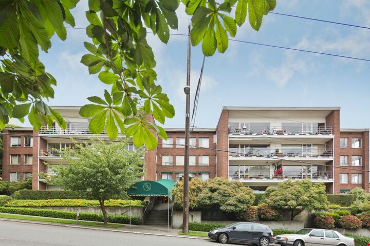 530 W Olympic Place 410  Seattle WA 98119 photo